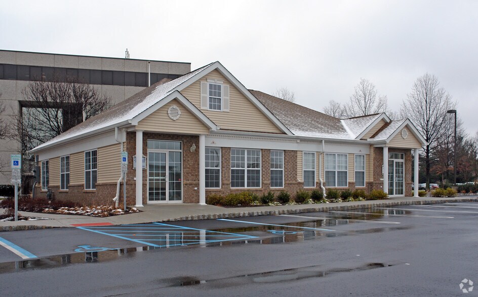 7-10 Wills Way, Piscataway, NJ à louer - Photo du bâtiment - Image 3 de 12