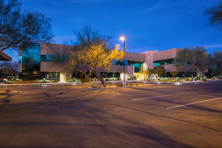 2727 W Frye Rd, Chandler, AZ à louer - Photo du bâtiment - Image 3 de 9