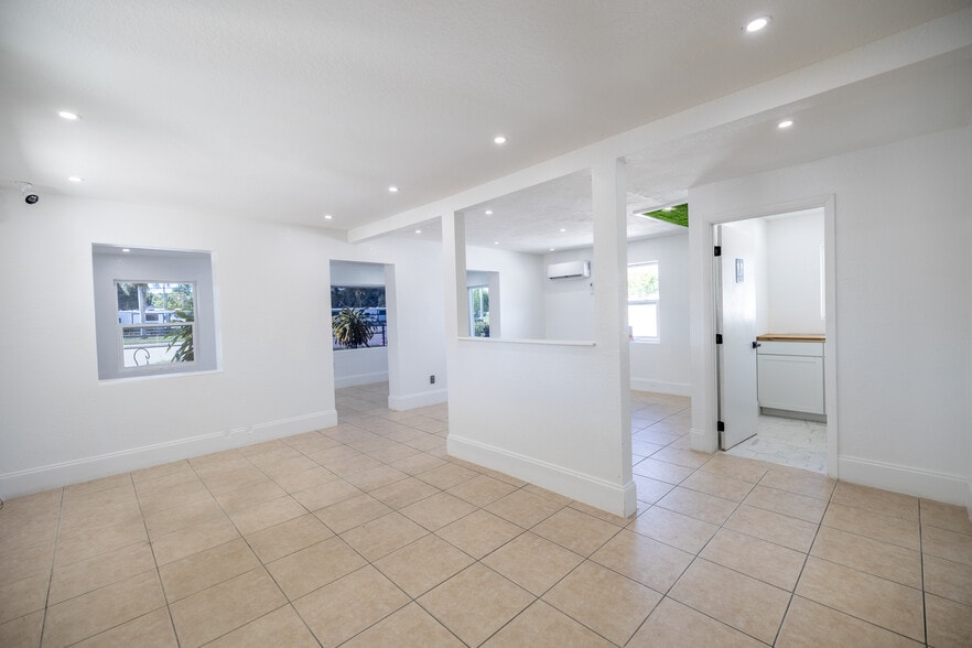 4830 Palm Beach Blvd, Fort Myers, FL for lease - Building Photo - Image 3 of 22