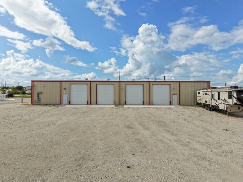 1806 Cimino Dr, Bryan, TX à louer - Photo du bâtiment - Image 2 de 11