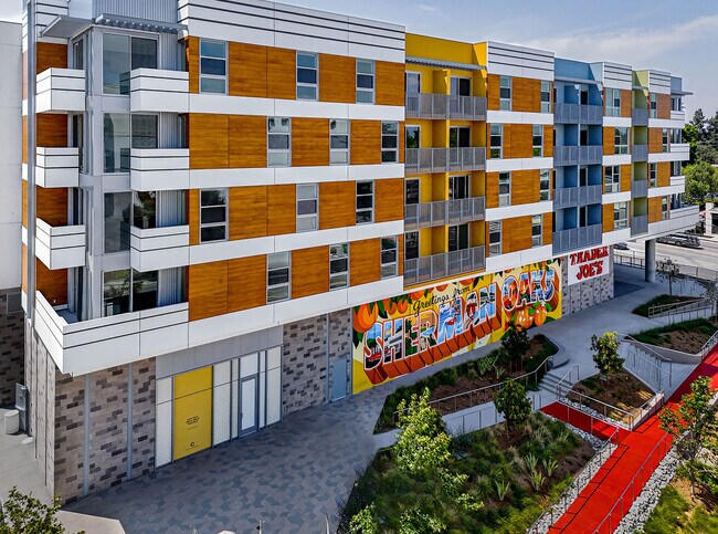 More details for 14150 Riverside Dr, Sherman Oaks, CA - Retail for Lease