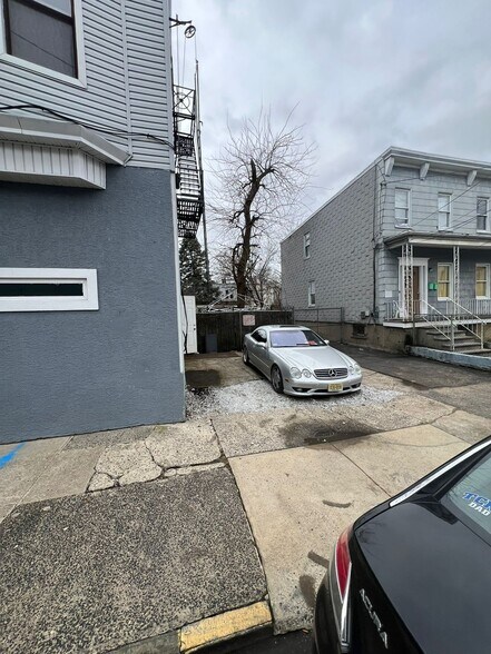 1637 John F Kennedy Blvd, Jersey City, NJ for lease - Building Photo - Image 3 of 11