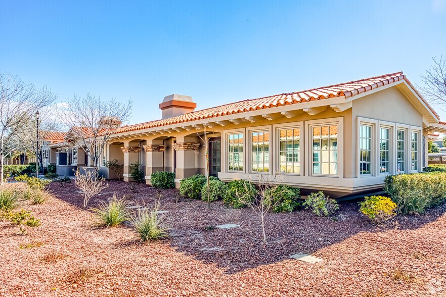 3161 E Warm Springs Rd, Las Vegas, NV à vendre - Photo principale - Image 1 de 33