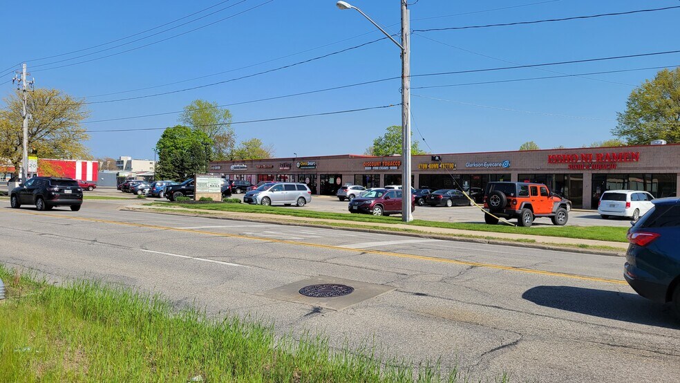 34302 Euclid Ave, Willoughby, OH à louer - Photo du bâtiment - Image 3 de 22
