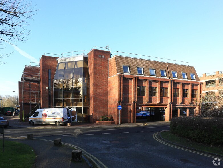 Bancroft Rd, Reigate à louer - Photo du bâtiment - Image 2 de 2