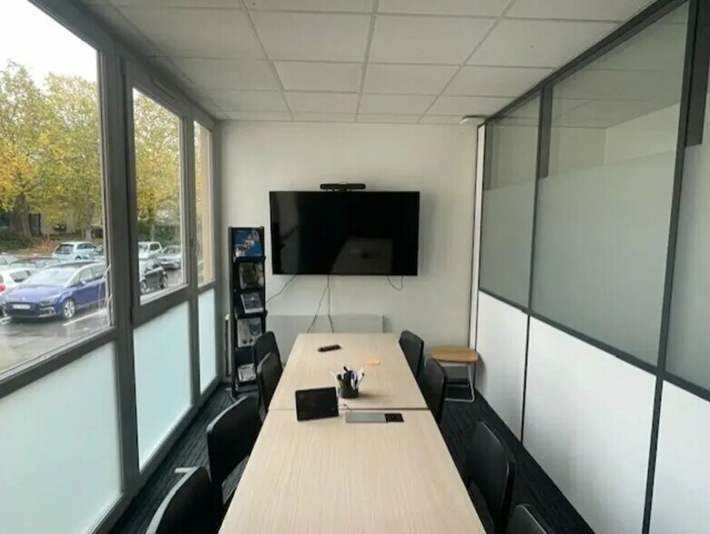 Office in Rennes for lease - Building Photo - Image 2 of 5