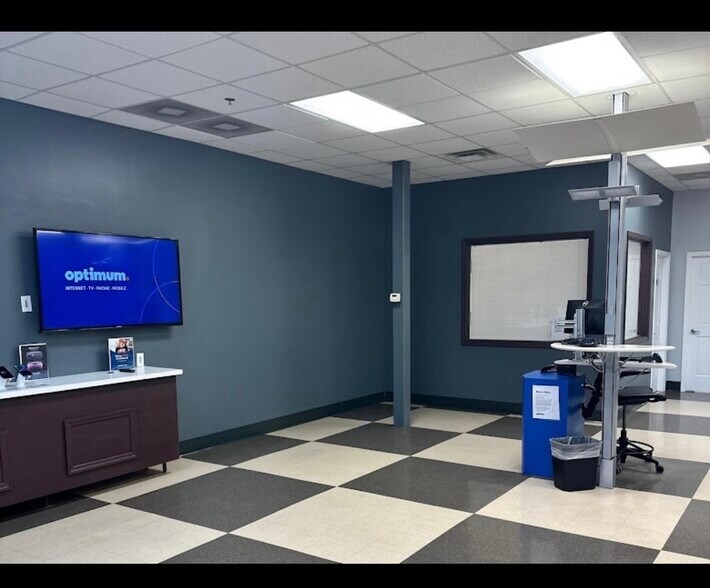 405 George Kostas Dr, Logan, WV à louer - Photo du bâtiment - Image 3 de 4