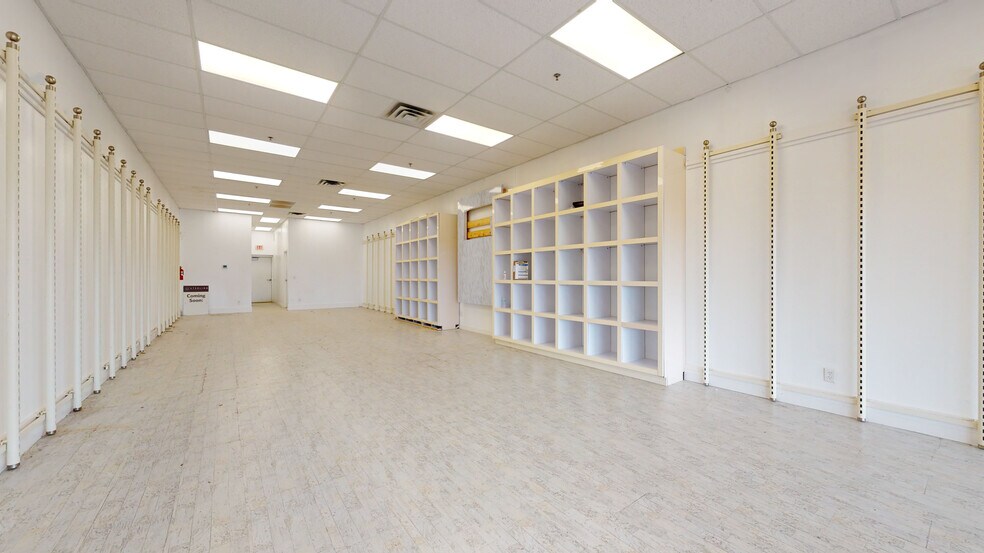 10855 University Ave NE, Blaine, MN à louer - Numérisation 3D de Matterport - Image 2 de 22