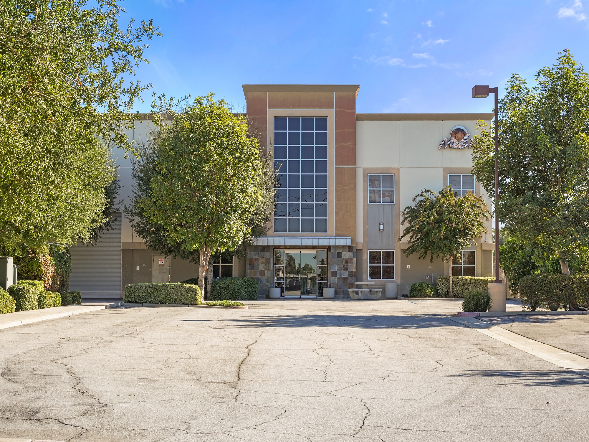 1950 Walker St, La Verne, CA à vendre Photo principale- Image 1 de 21