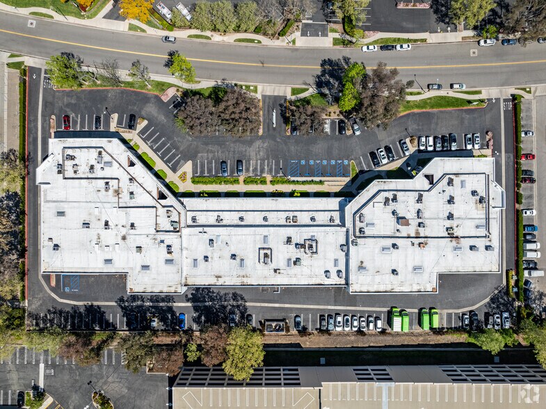 21250 Califa St, Woodland Hills, CA à louer - Aérien - Image 3 de 8