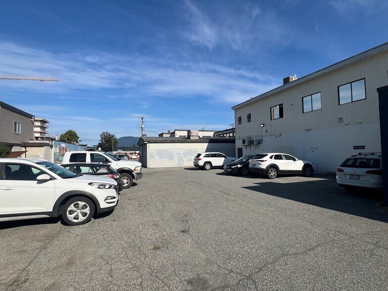 9237-9245 Main St, Chilliwack, BC à louer - Photo du bâtiment - Image 2 de 3