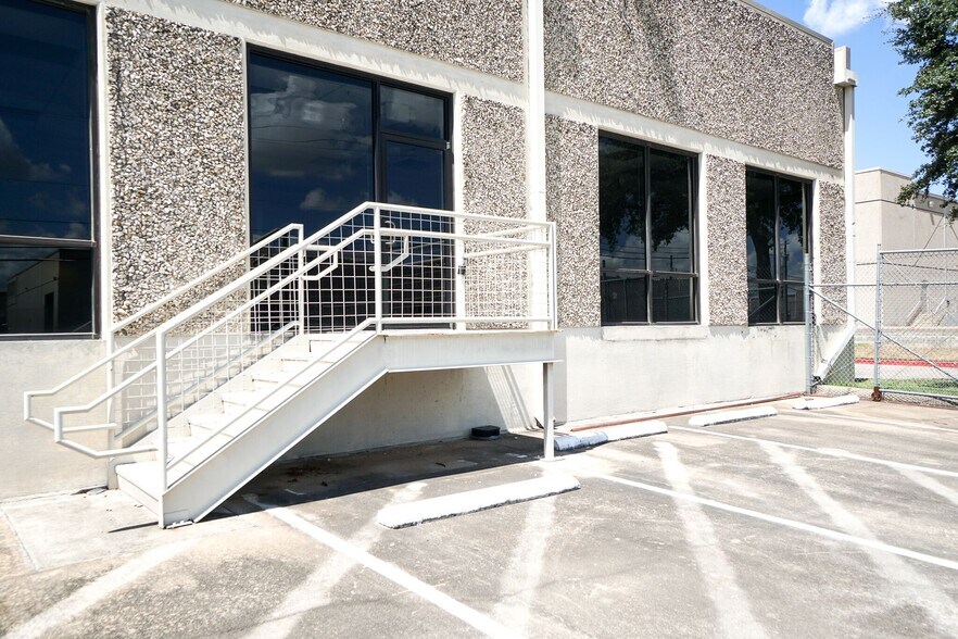 2535 Brockton Dr, Austin, TX à louer - Photo du bâtiment - Image 2 de 13