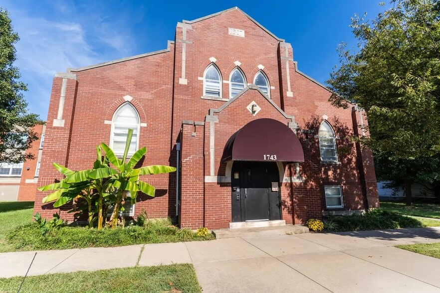 1743 Culbertson Ave, New Albany, IN for sale - Building Photo - Image 2 of 15