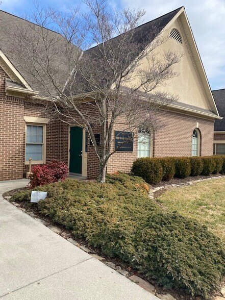 659 Emory Valley Rd, Oak Ridge, TN à louer - Photo du bâtiment - Image 1 de 23