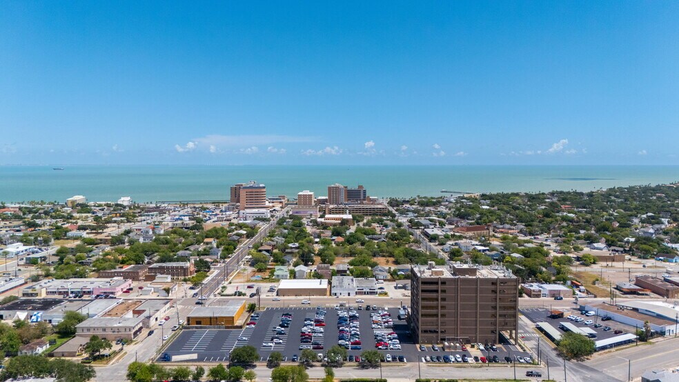 1521 Staples St, Corpus Christi, TX à louer - Photo du bâtiment - Image 2 de 11