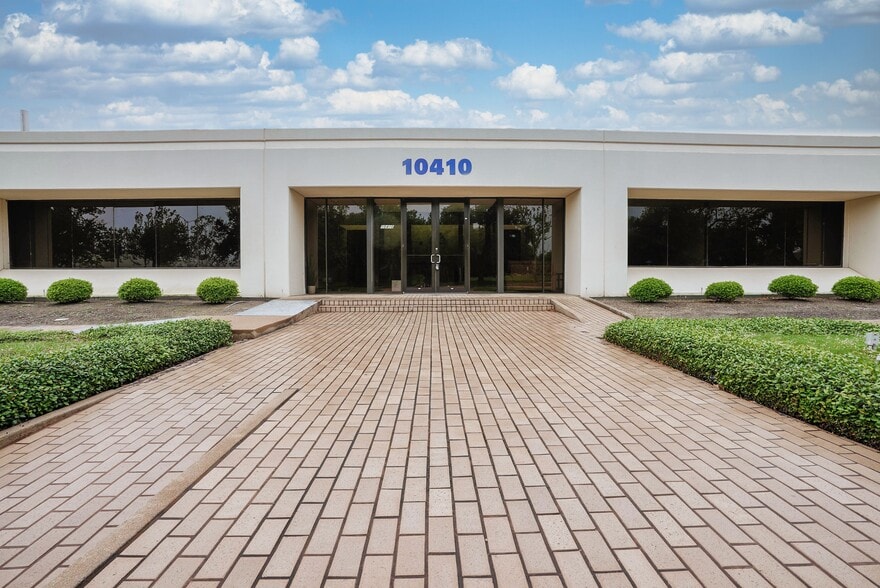10410 Corporate Dr, Sugar Land, TX for lease - Building Photo - Image 3 of 64