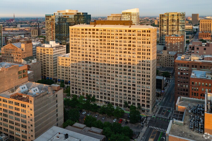 600 S Dearborn St, Chicago, IL à louer - Photo du bâtiment - Image 2 de 7