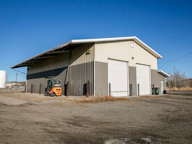 Plus de détails pour 800 Clough Ave, Columbus, MT - Industriel à louer