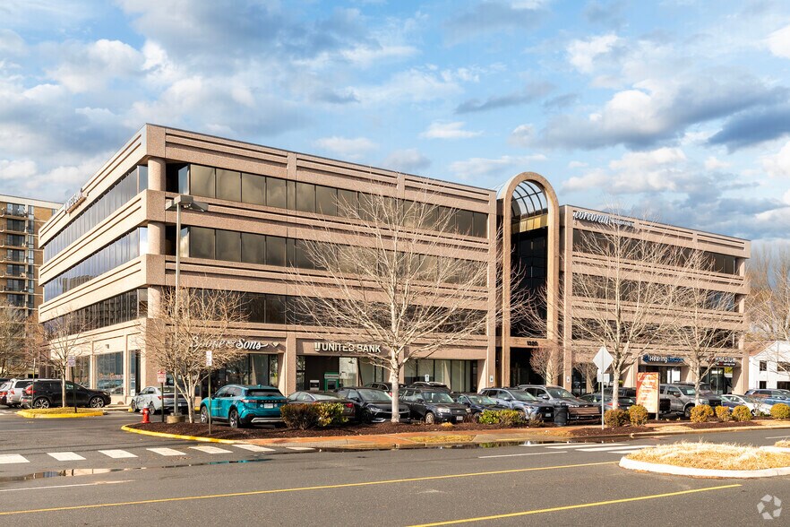 1320 Old Chain Bridge Rd, McLean, VA à louer - Photo du bâtiment - Image 1 de 14