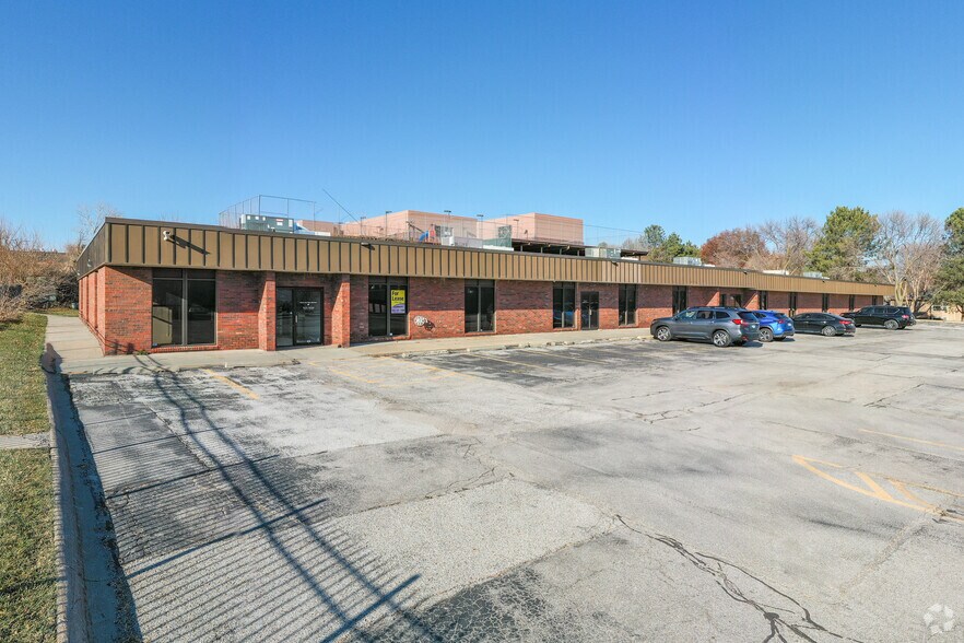 2424-2428 S 130th Cir, Omaha, NE for lease - Building Photo - Image 1 of 7