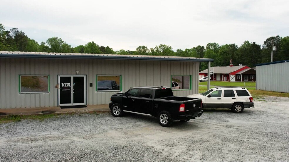 7440 Highway 9 portefeuille de 2 propriétés à vendre sur LoopNet.ca - Vidéo sur l’inscription commerciale - Image 2 de 12