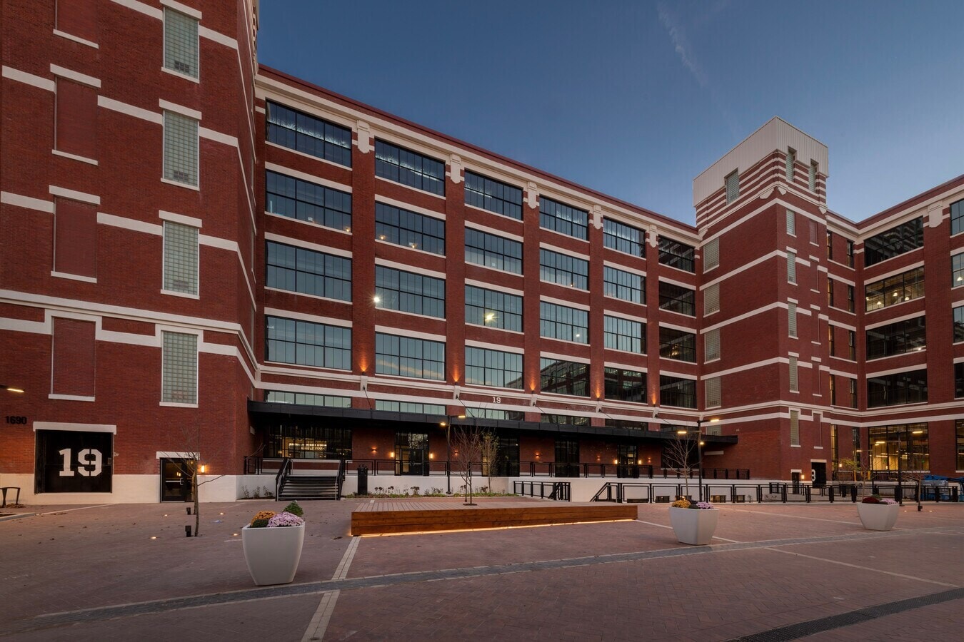 1690 Broadway, Fort Wayne, IN à louer Photo principale- Image 1 de 6