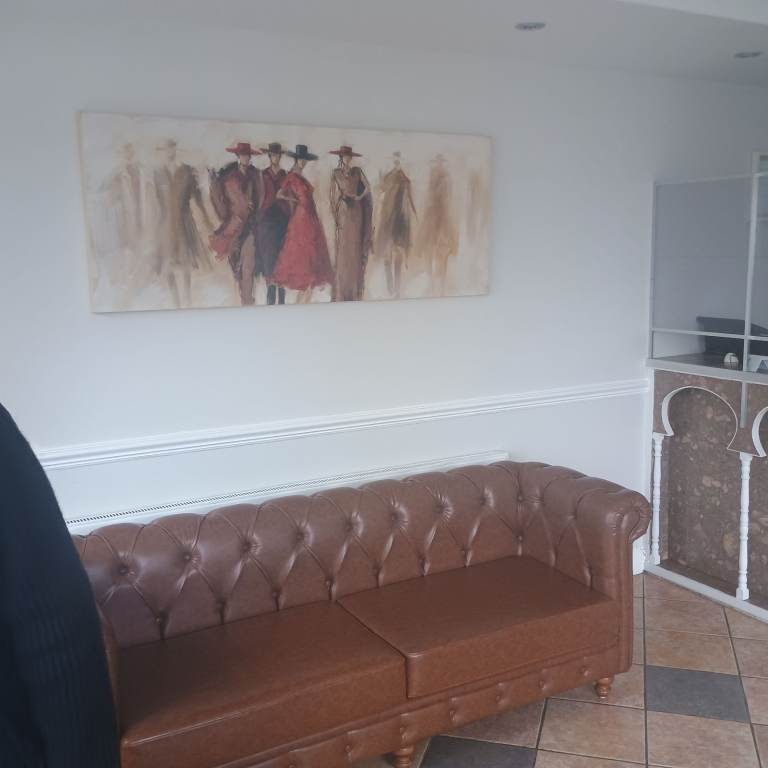 4 Willow Tree Ln, Hillingdon for lease Interior Photo- Image 1 of 9