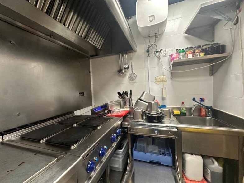 Retail in Madrid, Madrid for lease - Building Photo - Image 3 of 4