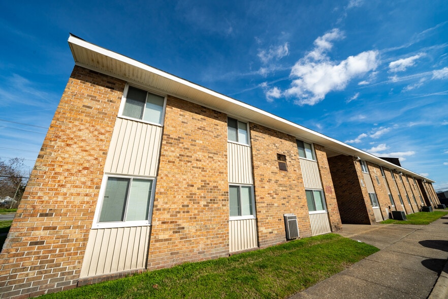 Lansdale Garden & Miramar Apartments portefeuille de 3 propriétés à vendre sur LoopNet.ca - Photo du bâtiment - Image 1 de 8