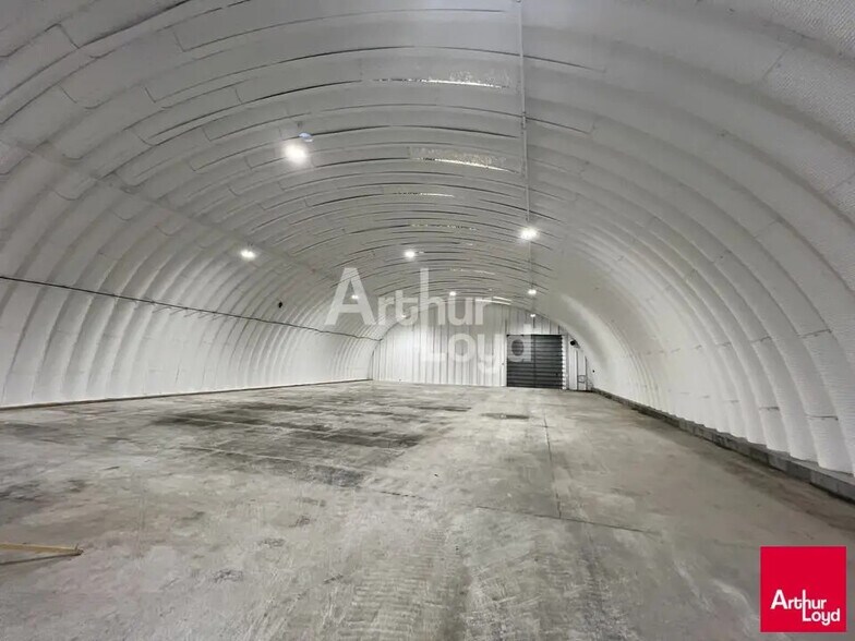 Flex in Rennes for lease - Interior Photo - Image 2 of 16