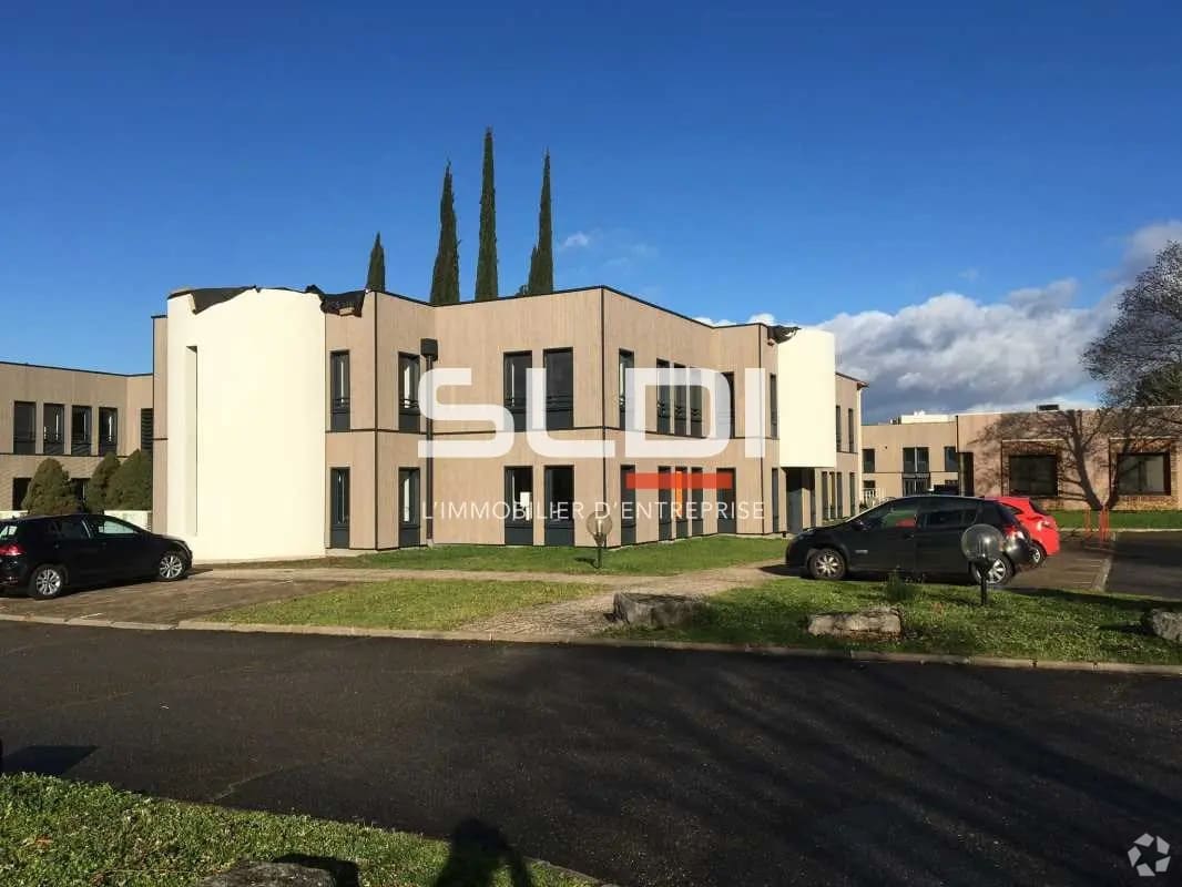 Office in Vénissieux for lease Building Photo- Image 1 of 8