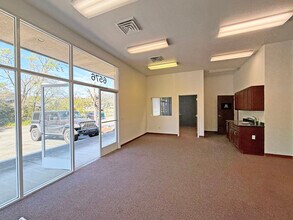 6576 Oakmont Dr, Santa Rosa, CA for lease Interior Photo- Image 1 of 7