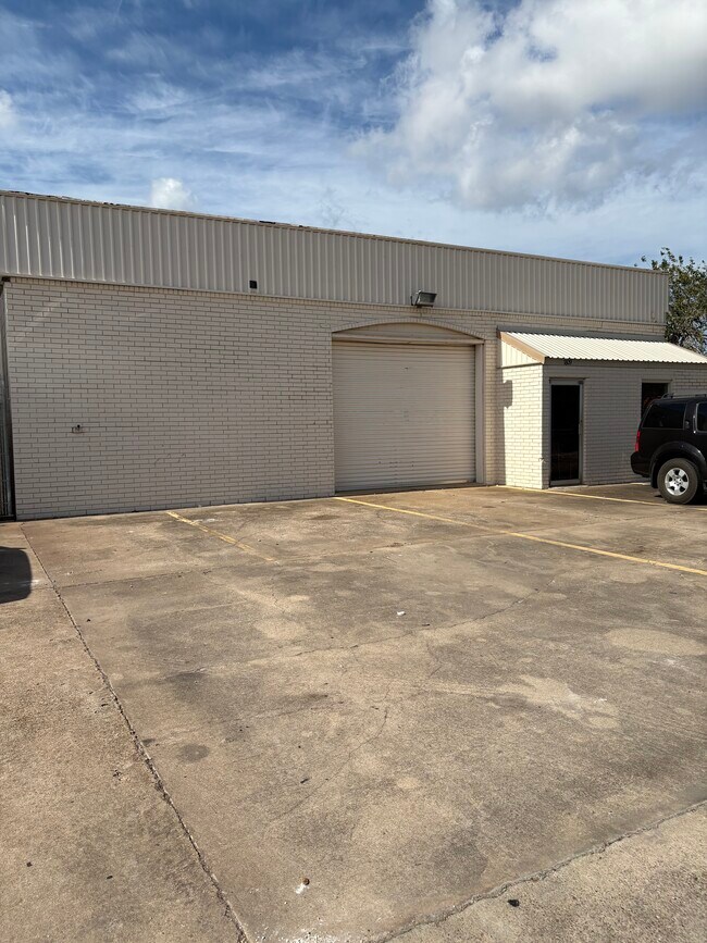 Plus de détails pour 1809 Yellowstone St, Freeport, TX - Industriel à louer