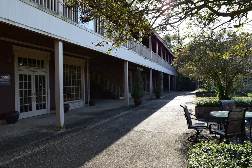 10988 N Harrells Ferry Rd, Baton Rouge, LA à louer - Photo du bâtiment - Image 2 de 10