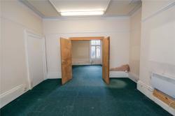 18 Hainton Ave, Grimsby for lease Interior Photo- Image 2 of 18