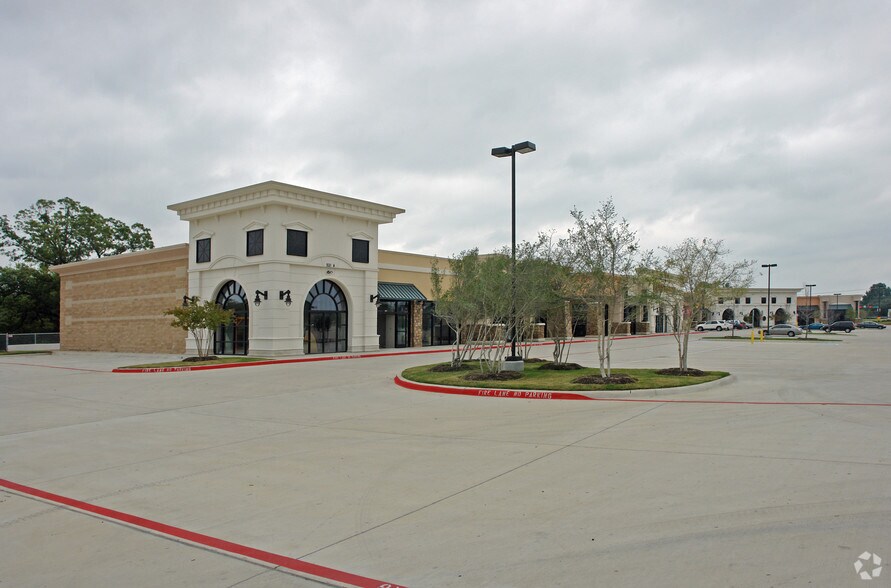 921 W Belt Line Rd, DeSoto, TX à louer - Photo du bâtiment - Image 2 de 23