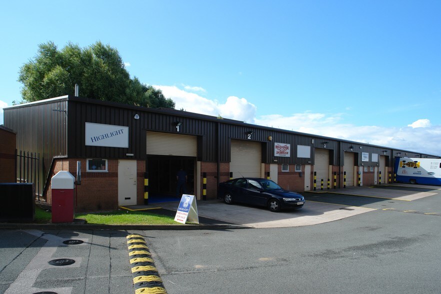 Pimlico Rd, Runcorn à louer - Photo du bâtiment - Image 2 de 5