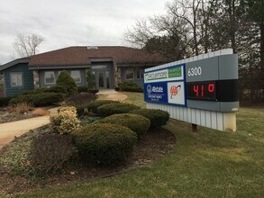 6300 Sashabaw Rd, Clarkston, MI à louer Photo intérieure- Image 2 de 4