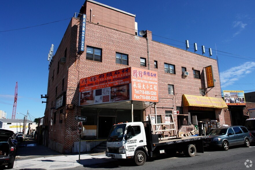 131-29 Sanford Ave, Flushing, NY à louer - Photo principale - Image 1 de 10