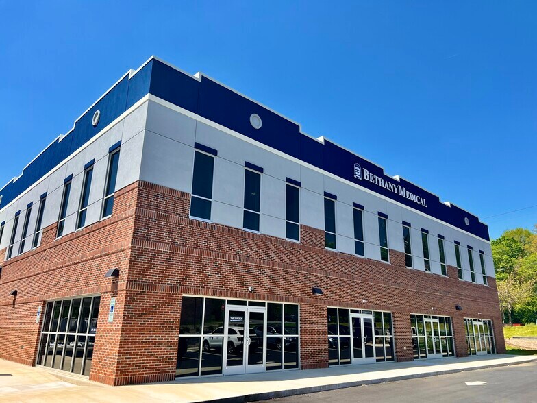 1103 D St, North Wilkesboro, NC à louer - Photo du bâtiment - Image 3 de 5