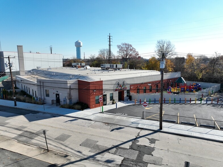 40 Rocklyn Ave, Lynbrook, NY for sale - Building Photo - Image 2 of 8