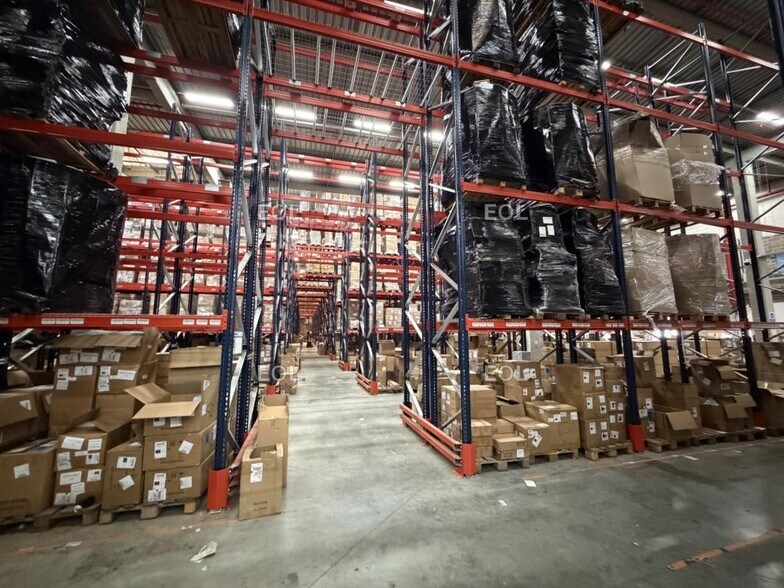 Industrial in SAINT-OUEN-L'AUMONE for lease - Interior Photo - Image 2 of 7
