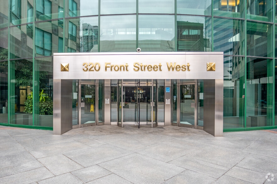 320 Front St W, Toronto, ON for lease - Building Photo - Image 3 of 9