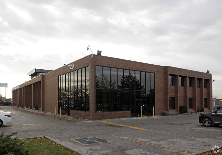 720 Arrow Rd, Toronto, ON for lease - Primary Photo - Image 1 of 2