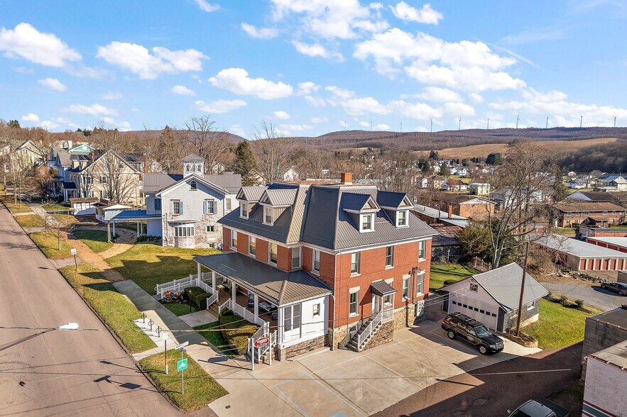 106 Meyers Ave, Meyersdale, PA à vendre - Photo principale - Image 1 de 45