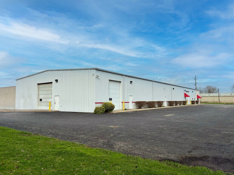 1575 N Bendix Dr, South Bend, IN à vendre - Photo du bâtiment - Image 3 de 14