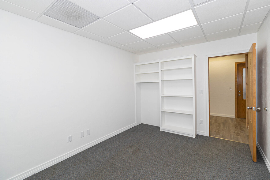 516 E Wisconsin Ave, Appleton, WI for lease - Interior Photo - Image 3 of 11