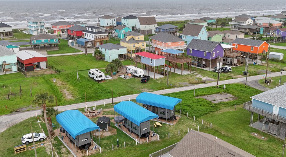 1845 Oleander, Crystal Beach, TX à vendre - Photo du bâtiment - Image 2 de 38