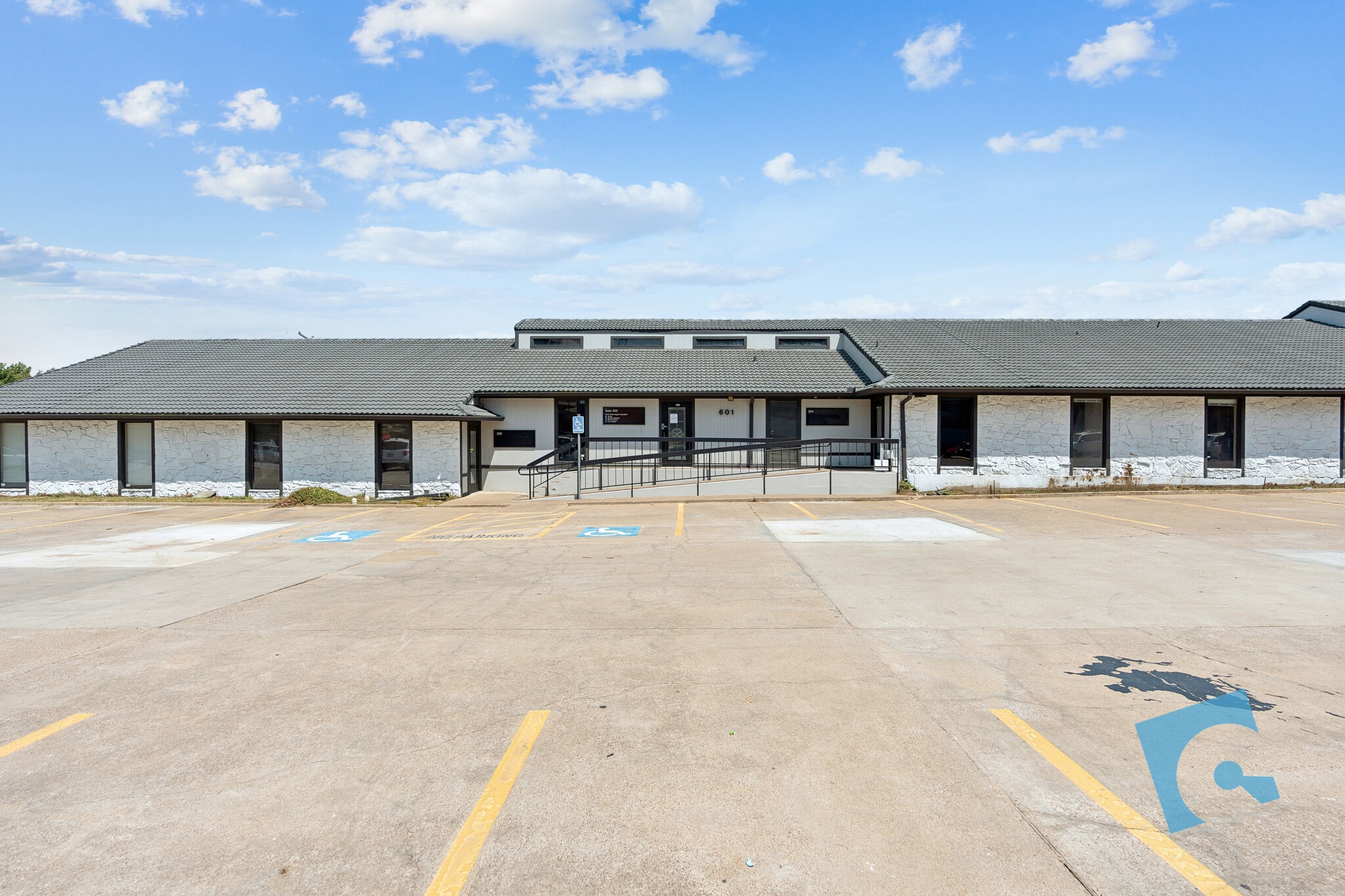 601 Omega Dr, Arlington, TX for lease Primary Photo- Image 1 of 31