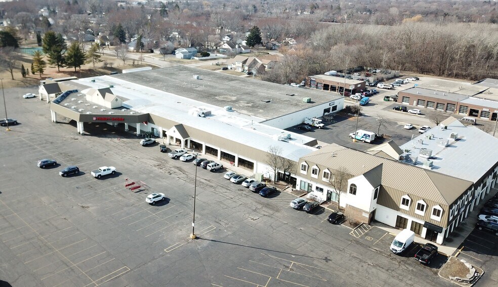 3545-3575 Grand Ave, Gurnee, IL à louer - Photo du bâtiment - Image 2 de 11